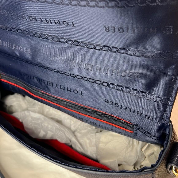 Gold monogram Tommy Hilfiger navy quilted crossbody - Picture 3 of 4